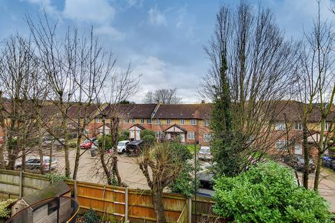 12 Wychwood Avenue, Thornton Heath, CR7 8AQ