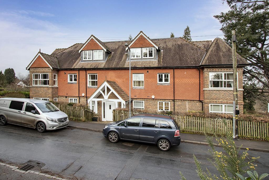 Ghyll Road, Crowborough 2 bed apartment £294,000