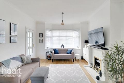 3 bedroom semi-detached house to rent, Arundel Road, Romford