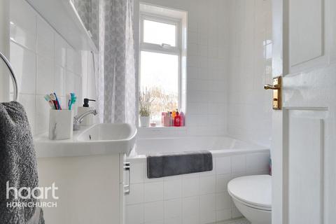 3 bedroom semi-detached house to rent, Arundel Road, Romford