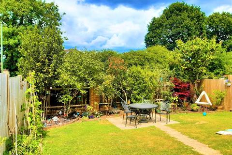 6 Chatfield Drive, Guildford, GU4 7XP