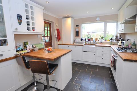 6 Chatfield Drive, Guildford, GU4 7XP
