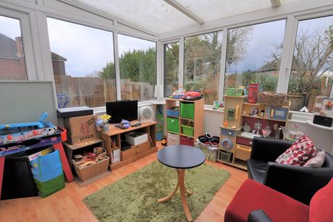 6 Chatfield Drive, Guildford, GU4 7XP