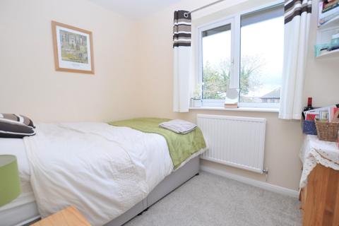 6 Chatfield Drive, Guildford, GU4 7XP