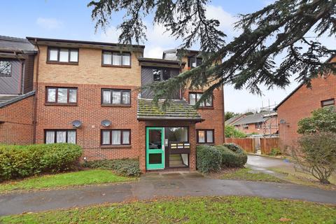 8 Alders Close, London, E11 3RZ