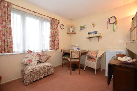 8 Alders Close, London, E11 3RZ