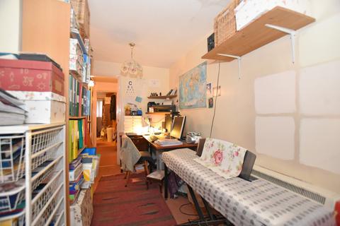 8 Alders Close, London, E11 3RZ