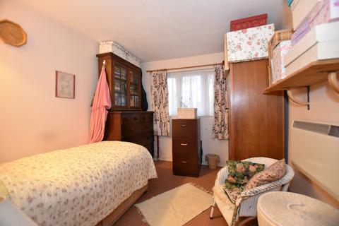 8 Alders Close, London, E11 3RZ