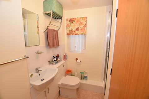 8 Alders Close, London, E11 3RZ