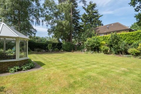 7 Heatherside Gardens, Farnham Common, Slough, SL2 3RR