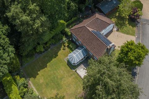 7 Heatherside Gardens, Farnham Common, Slough, SL2 3RR