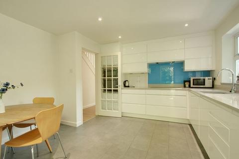 7 Heatherside Gardens, Farnham Common, Slough, SL2 3RR