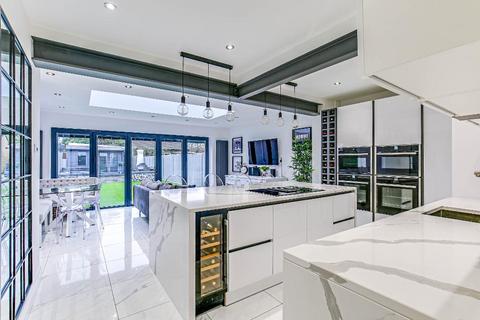 242 Tithepit Shaw Lane, Warlingham, CR6 9AQ