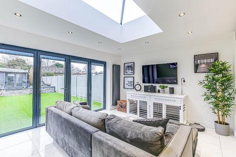 242 Tithepit Shaw Lane, Warlingham, CR6 9AQ