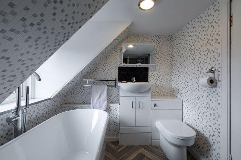 Bathroom aspect 2