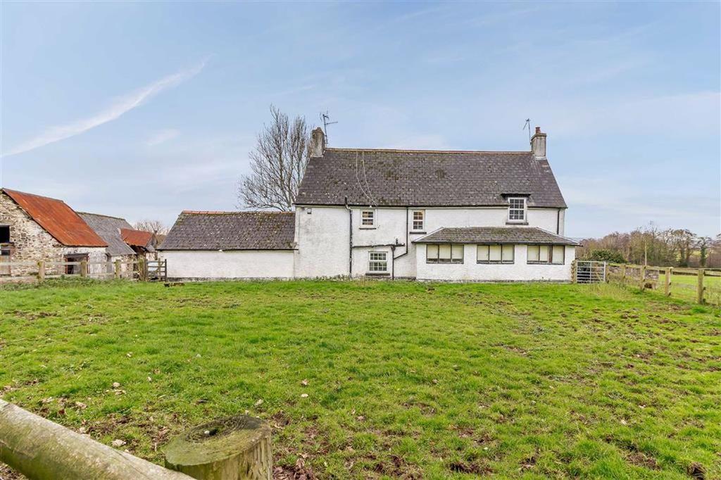 Croesypant, Mamhilad, Pontypool, Monmouthshire 3 bed detached house £