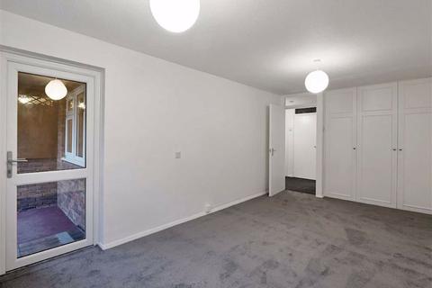19 Dillwyn Close, London, SE26 4DD