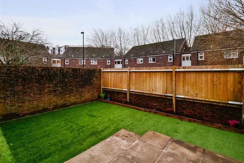 19 Dillwyn Close, London, SE26 4DD