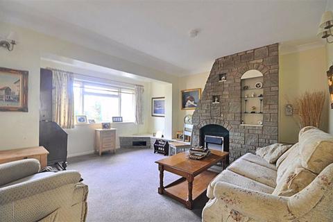 4 Chalfont Close, Worcester, WR3 7HL