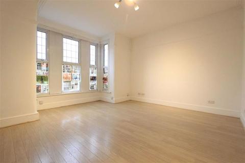 5 Oakwood Gardens, Ilford, IG3 9TY