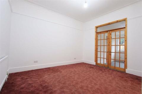 5 Oakwood Gardens, Ilford, IG3 9TY