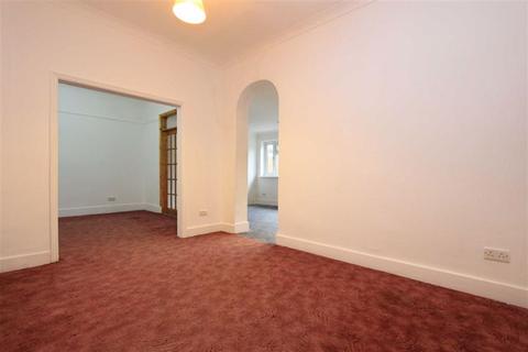 5 Oakwood Gardens, Ilford, IG3 9TY