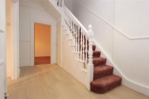 5 Oakwood Gardens, Ilford, IG3 9TY
