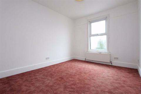 5 Oakwood Gardens, Ilford, IG3 9TY