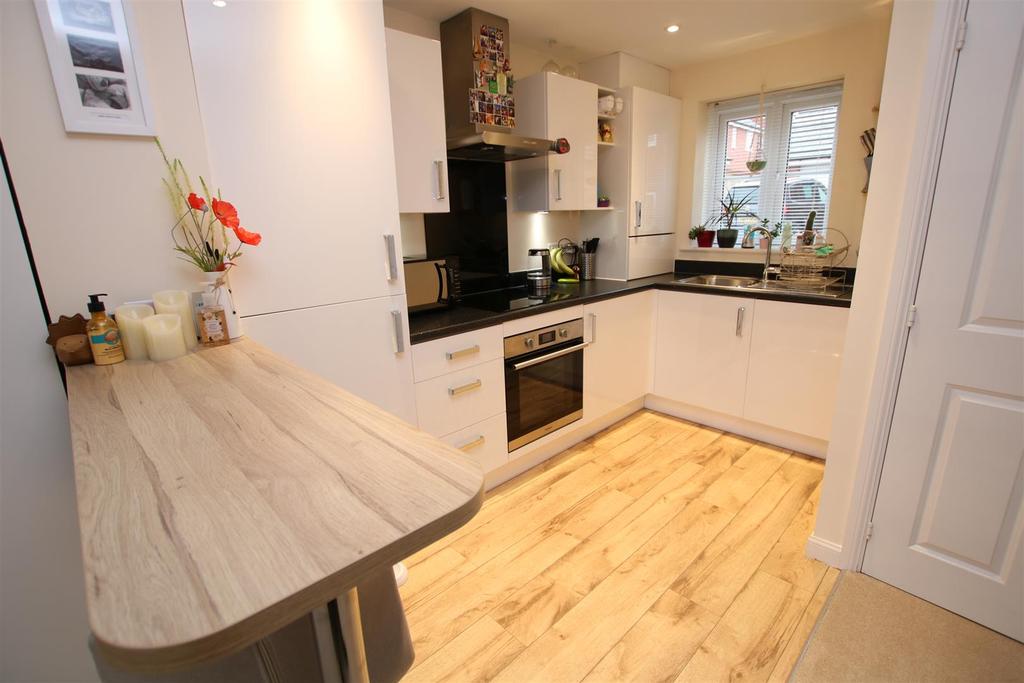 Kitchen 2.JPG