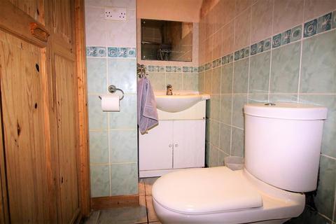 6 Epsom Road, London, E10 6ES