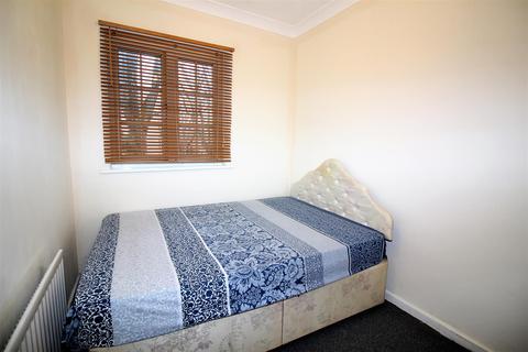 6 Epsom Road, London, E10 6ES