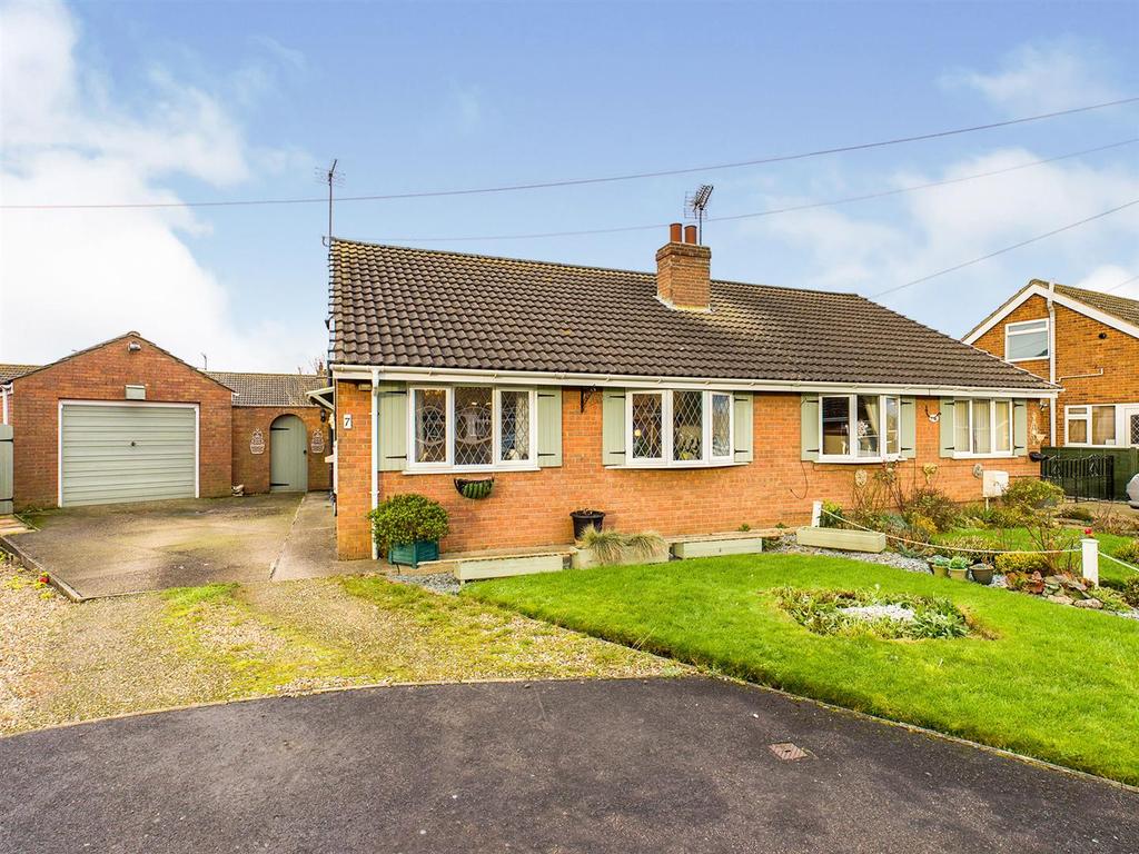 Alton Park Mews, Beeford, Driffield 2 bed semi-detached bungalow - £140,000