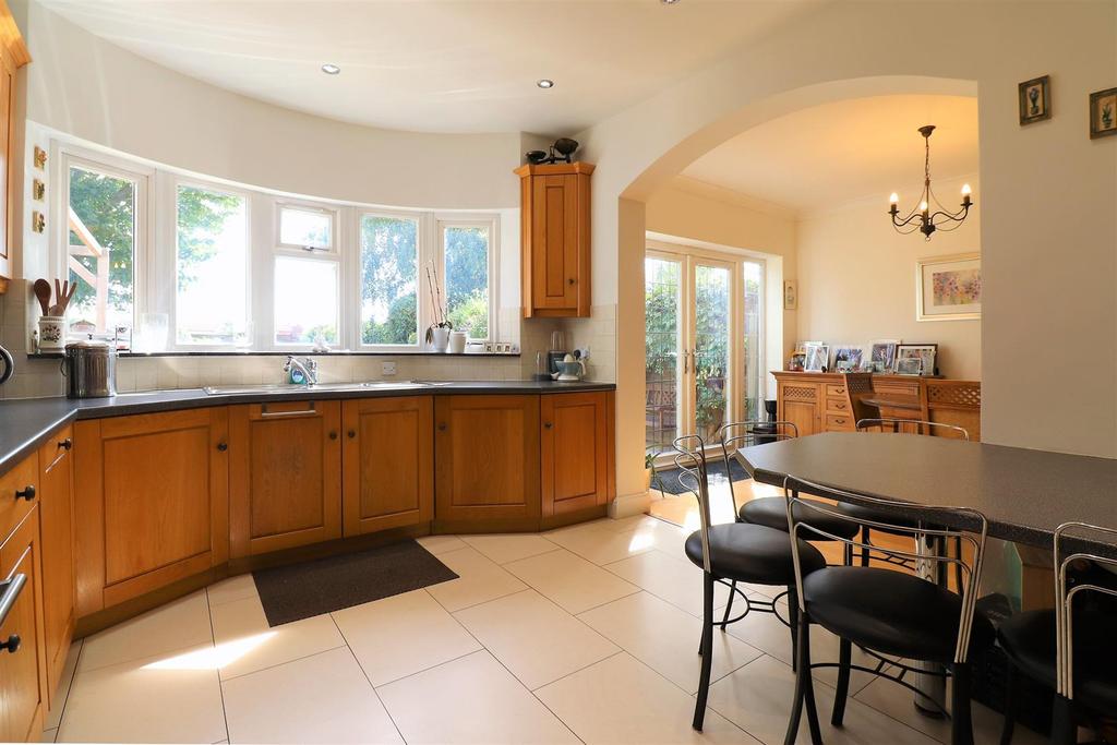 Kitchen / Breakfast Room View 3