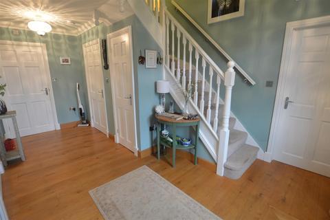 4 Clos Bronheulog, Burry Port, SA16 0BA