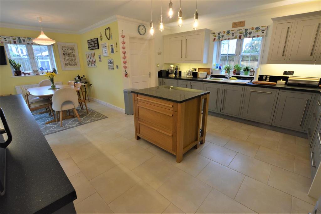 Kitchen Diner2.JPG