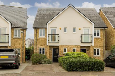 39 Parkview Way, Epsom, KT19 8FA