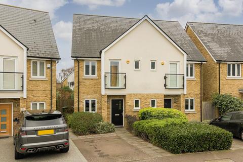 39 Parkview Way, Epsom, KT19 8FA