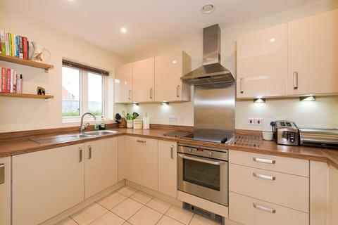 39 Parkview Way, Epsom, KT19 8FA