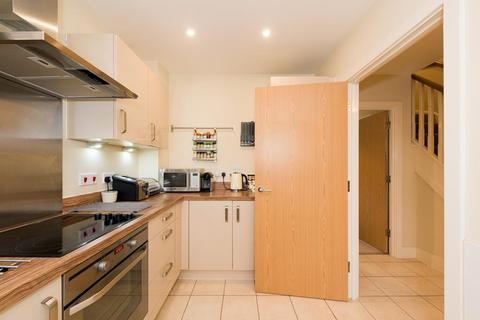 39 Parkview Way, Epsom, KT19 8FA