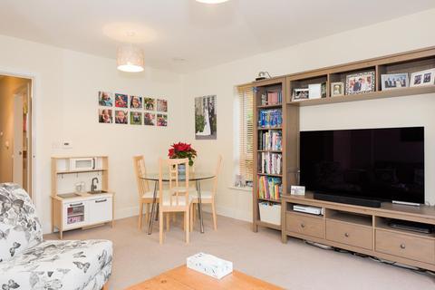 39 Parkview Way, Epsom, KT19 8FA