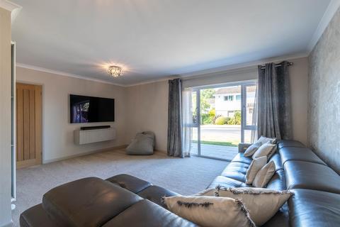 6 Owen Drive, Failand, Bristol, BS8 3UE