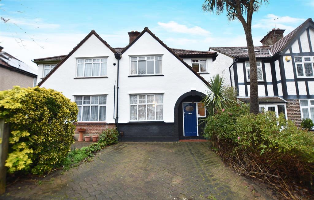 Woodland Gardens, Isleworth 3 bed semidetached house £625,000