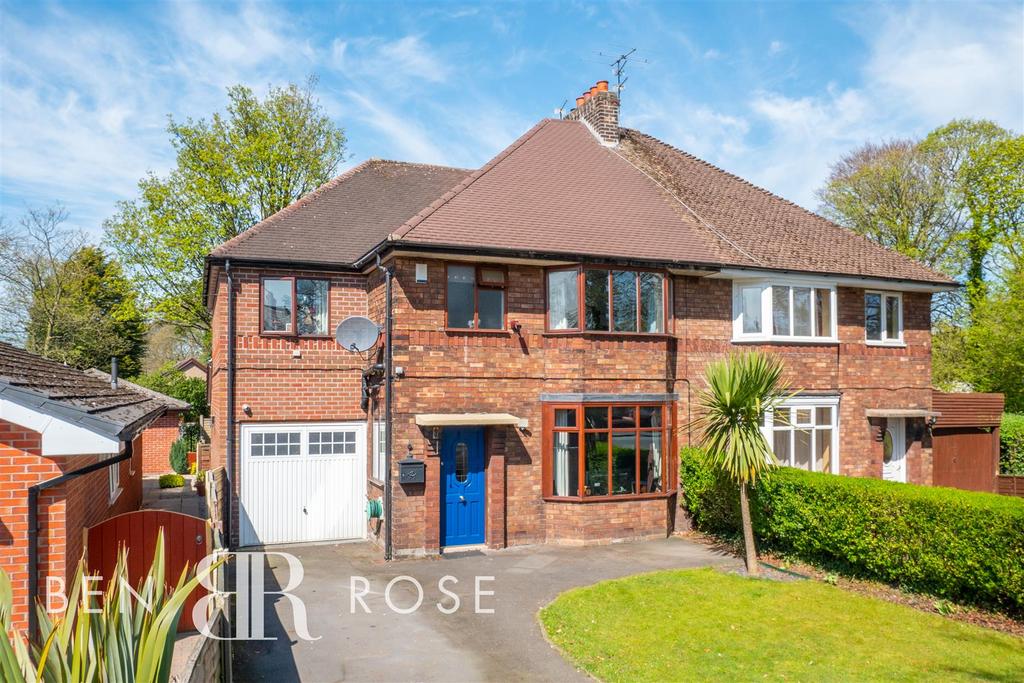 Stanifield Lane, Farington, Leyland 4 bed semidetached house £280,000