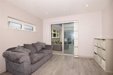 17 Claydon Drive, Croydon, CR0 4QX