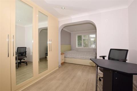 17 Claydon Drive, Croydon, CR0 4QX