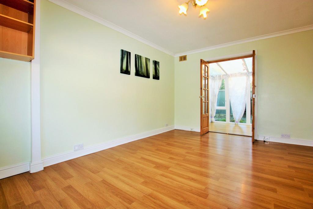 Riverside, Hendon, NW4 2 bed house - £1,400 pcm (£323 pw)