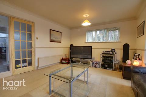 10 Birchdale, Hullbridge, Hockley, SS5 6LY