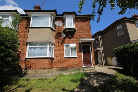 2 bedroom flat to rent, Woodgrange Close, Kenton HA3 0XH