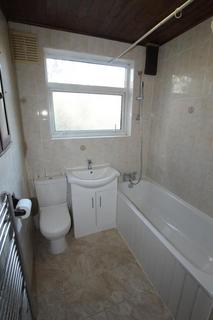 2 bedroom flat to rent, Woodgrange Close, Kenton HA3 0XH