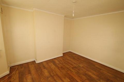 2 bedroom flat to rent, Woodgrange Close, Kenton HA3 0XH